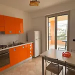 Orange بيت للعطل